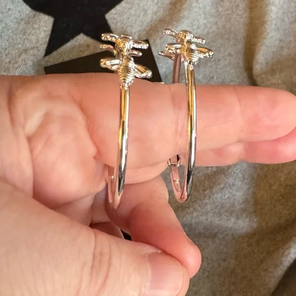 Joan Rivers Classics Collection Triple Bee Silver Hoop Earrings (NIB) 🐝 - Picture 9 of 13